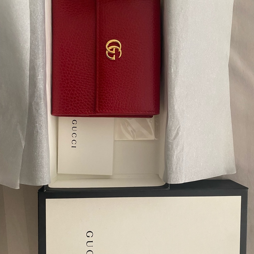Authentic Gucci wallet never used